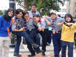 Except for No. 3 and me in the middle, everyone in this pic got their KS Award in 2009. No. 3 from the left is brother dearest (Norman Noordin)